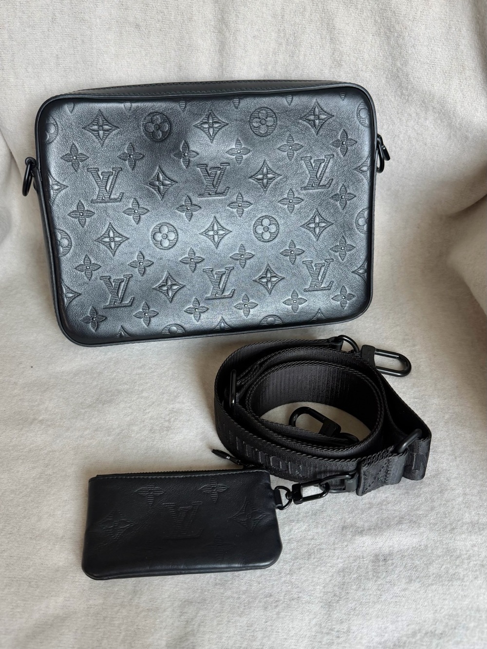 LOUIS VUITTON
Monogram Shadow Leather Duo Messenger Bag -Noir